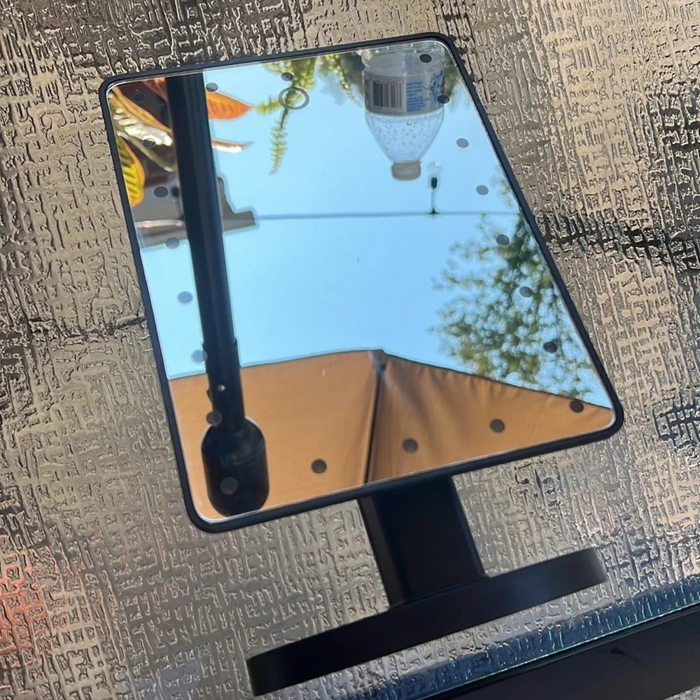 Led light up mirror